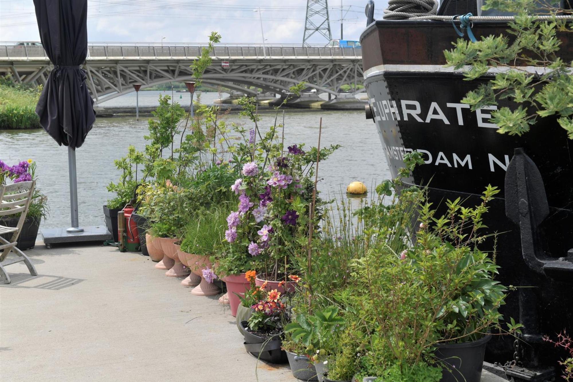Euphrate Houseboat Hotel Amsterdam Buitenkant foto